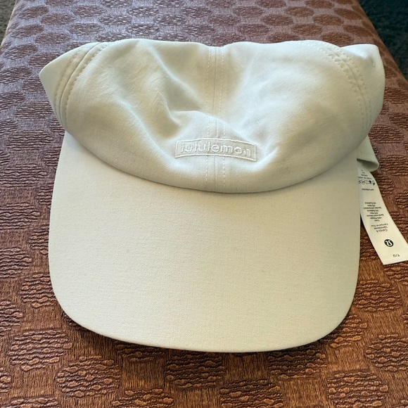 Lululemon Athletica Cream Cap - Picture 1 of 3